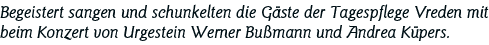 Begeistert sangen und schunkelten die Gäste der Tagespflege Vreden mit beim Konzert von Urgestein Werner Bußmann und    